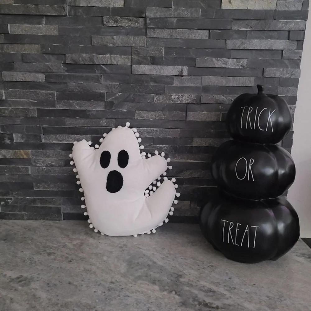 👻 New Halloween White Ghost Pom Pom Throw Pillow Embroidered Spooky Home Decor